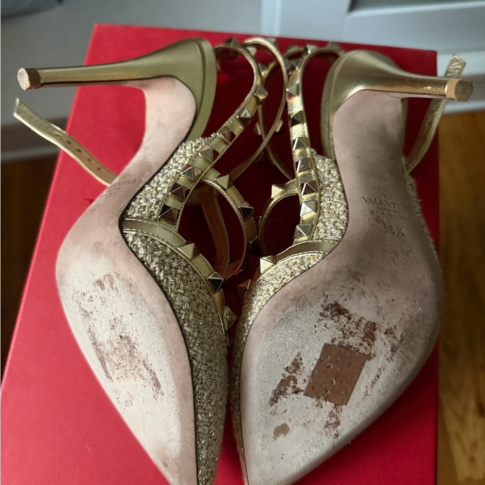 Valentino Garavani Gold and Cream Studded Heels - Picture 4 of 8